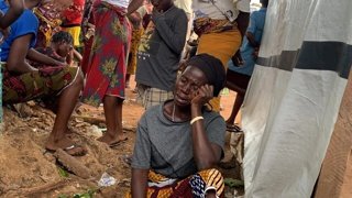 (Foto de ARCHIVO)  Una persona tras un ataque en Nigeria.    REMITIDA / HANDOUT por AYUDA A LA IGLESIA NECESITADA  Fotografía remitida a medios de comunicación exclusivamente para ilustrar la noticia a la que hace referencia la imagen, y citando la