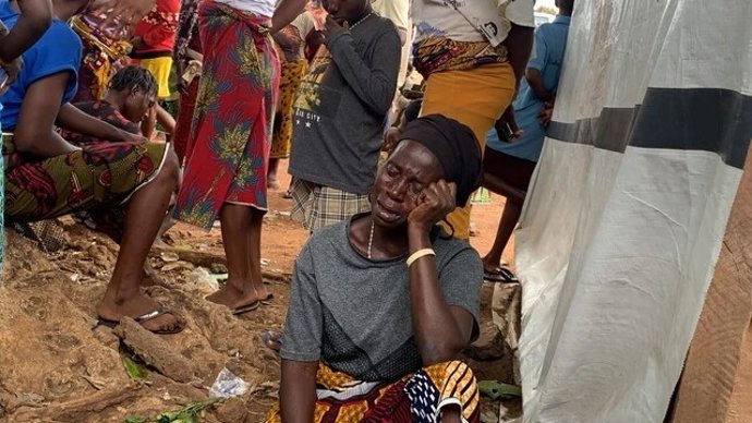 (Foto de ARCHIVO)  Una persona tras un ataque en Nigeria.    REMITIDA / HANDOUT por AYUDA A LA IGLESIA NECESITADA  Fotografía remitida a medios de comunicación exclusivamente para ilustrar la noticia a la que hace referencia la imagen, y citando la