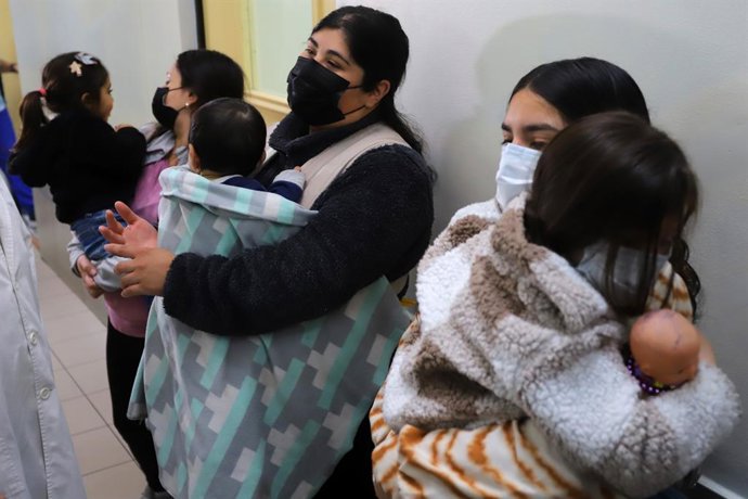 Valparaiso, 7 de junio de 2023. El presidente de la Comision de Salud, el senador Juan Luis Castro, visita acompanado del director del Servicio de Salud  Valparaiso - San Antonio Fernando  Olmedo, la Urgencia Pediatrica del Hospital Carlos Van Buren para