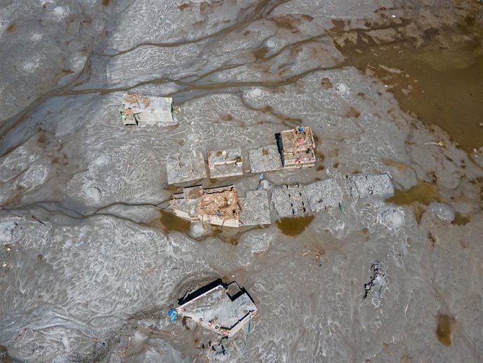 Fotografía aérea de los daños en el cauce del río Trishuli cerca de Betrawati tras las devastadoras inundaciones del 26 de agosto de 2026 en el norte de Nepal, en la frontera con China (archivo)