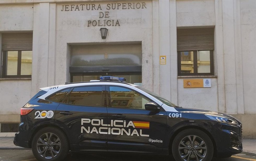 Detenidos tres hombres por intentar robar una cafetería de Murcia mediante un alunizaje