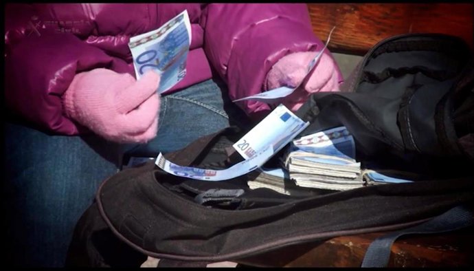 Imagen de archivo de dinero robado.