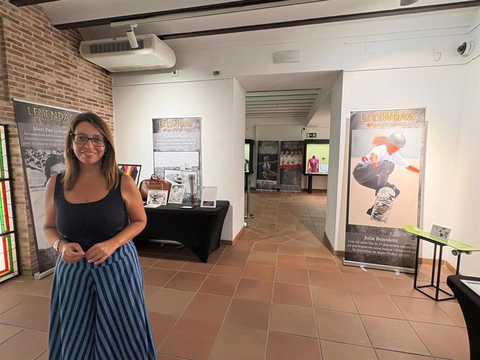 África Colomo en la exposición 'Mujeres leyendas del deporte'.