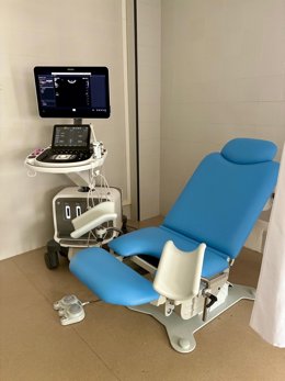 El Área Sanitaria Norte de Málaga Antequera renueva sus sillones de exploración ginecológica.