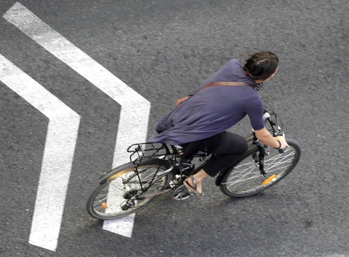 Archivo - Bicicleta, ciclista