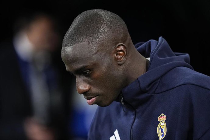 Archivo - El lateral francés del Real Madrid Ferland Mendy, ante el Manchester City en la Champions 2025-26.