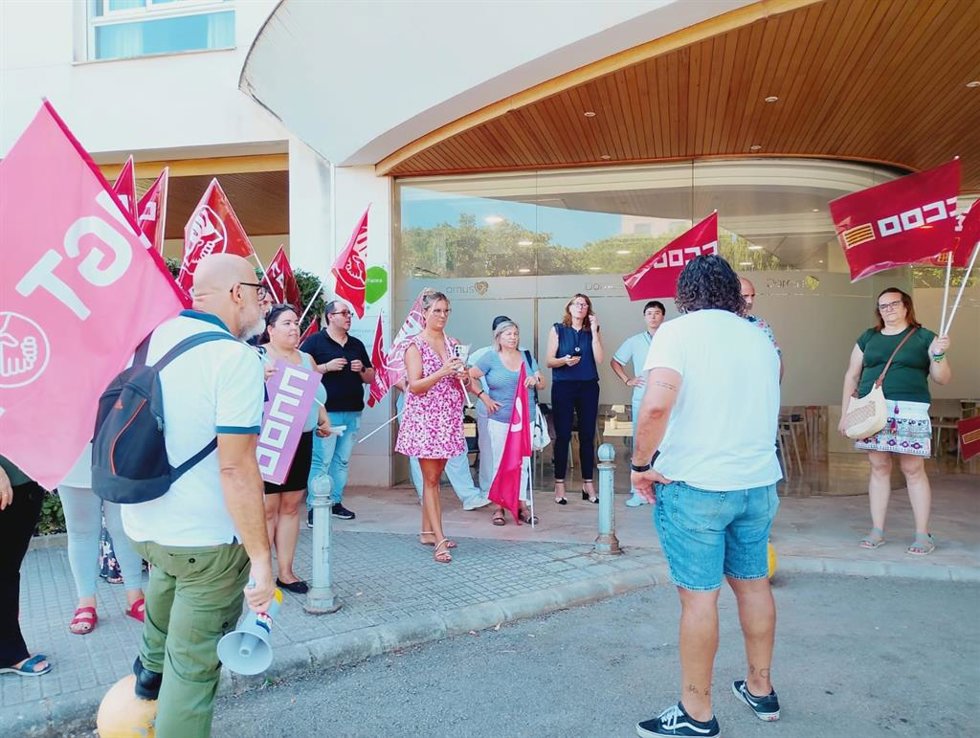 Protesta ante la residencia de DomusVi Palma