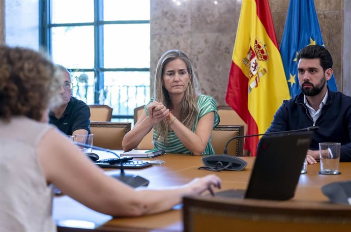 La  vicepresidenta del Gobierno y ministra para la Transición Ecológica y el Reto Demográfico, Sara Aagesen (c), a 31 de agosto de 2026, en Madrid (España). 