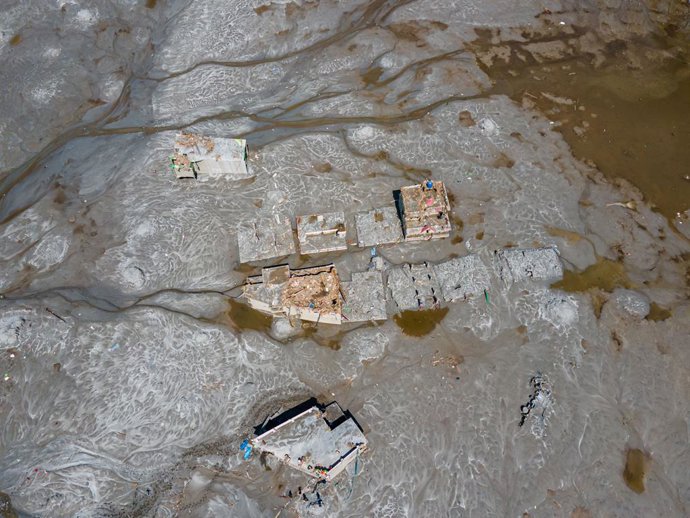 Fotografia aèria dels danys en la llera del riu Trishuli prop de Betrawati després de les devastadores inundacions del 26 d'agost del 2026 en el nord de Nepal, en la frontera amb Xina (arxiu)