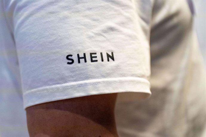 Logo de Shein en una camiseta