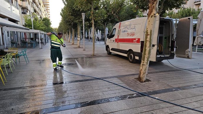 Campaña de hidrolimpieza acera