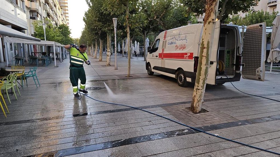 Campaña de hidrolimpieza acera
