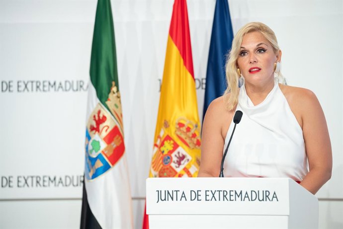 Archivo - Arquivo - A porta-voz do Governo da Extremadura, Elena Manzano, dá uma entrevista coletiva após a reunião do Conselho de Governo