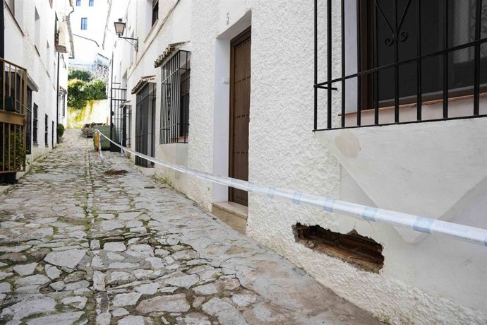 Archivo - Calle de Grazalema (Cádiz) normalizando su estampa tras haber sido escenario de graves inundaciones por el pasado temporal. A 20 de febrero de 2026 en Grazalema, Cádiz (Andalucía, España). ARCHIVO