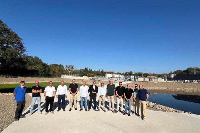 El director general de Administración Local del Gobierno de NAvarra, Jesús Mari Rodríguez, y el gerente de NILSA, Fernando Mendoza, visitan la remodelación de la depuradora de Corella.