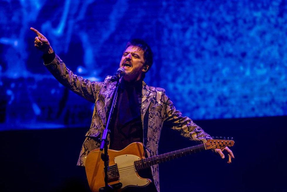 Archivo - El artista, Coque Malla, durante su concierto, en el Movistar Arena, a 31 de enero de 2025, en Madrid (España)