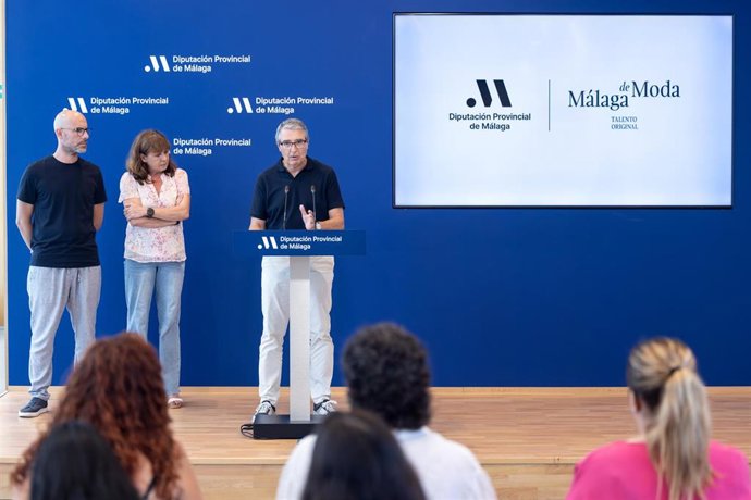 El presidente de la Diputación de Málaga informa de la convocatoria del II Premio Internacional de Moda David Delfín al Talento Original.