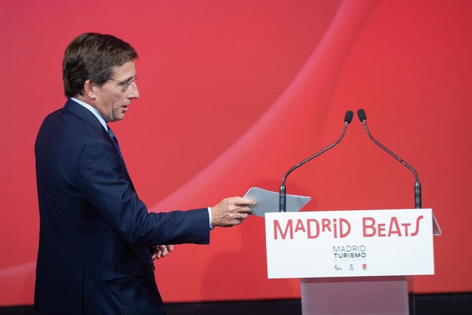 El alcalde de Madrid, José Luis Martínez Almeida, interviene durante la presentación de la nueva campaña turística internacional de Madrid, en el Teatro Magno, a 2 de septiembre de 2026, en Madrid (España).