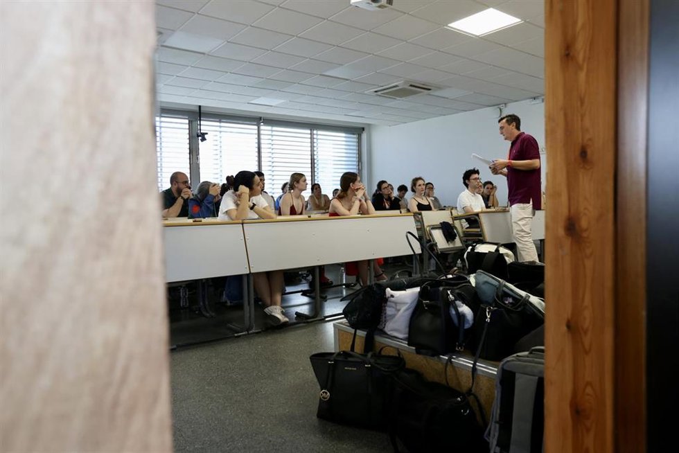 Archivo - Imagen del centro de coordinación de las oposiciones docentes de Andalucía, a sábado 20 de junio de 2026, en Sevilla.  (Foto de archivo)