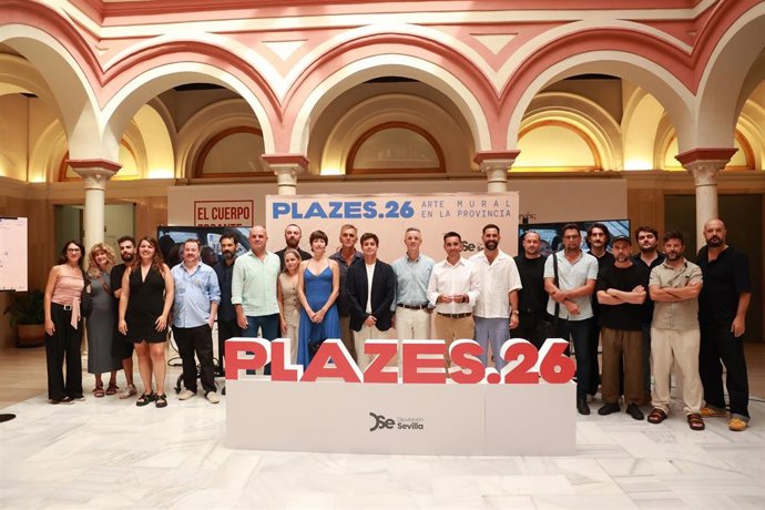 Foto de familia tras la presentación de la tercera edición de 'Plazes', en la Casa de la Provincia