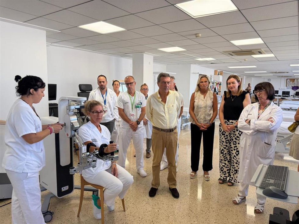 El conseller de Sanidad, Marciano Gómez, durante su visita al Hospital General de Castellón