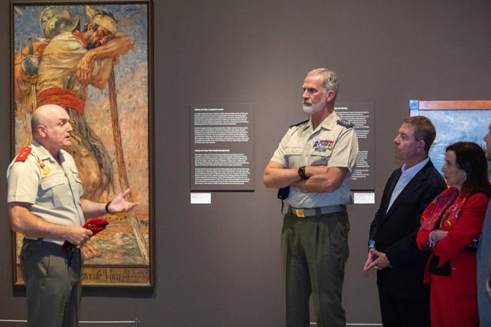 El Rey visita en Toledo la exposición 'España en los Estados Unidos' acompañado de Margarita Robles y Emiliano García-Page