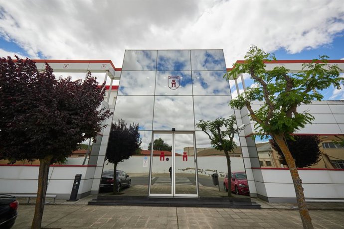 Archivo - Fachada de la sede del Grupo Azkoyen, a 21 junio de 2024, en Peralta, Navarra (España). 