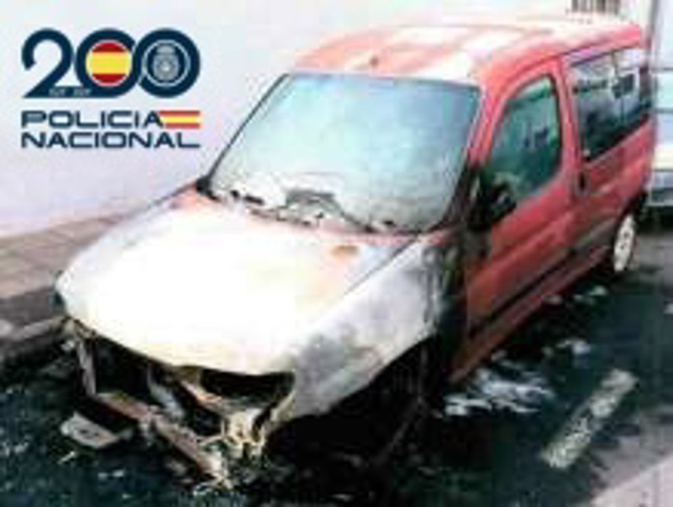Coche calcinado en Arrecife