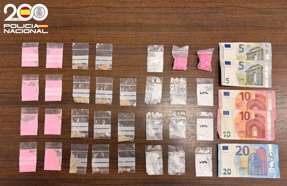 Drogas y dinero en efectivo intervenido por la Policía Nacional.