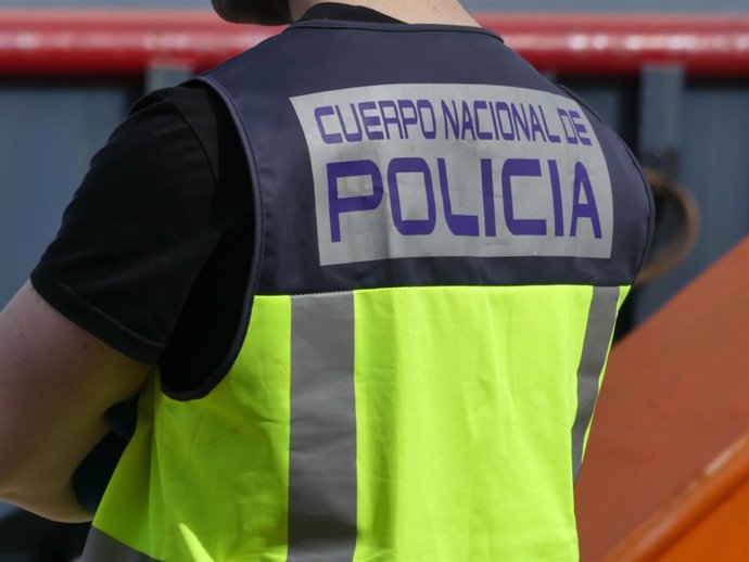 Archivo - Arxiu - Agent del Cos Nacional de Policia