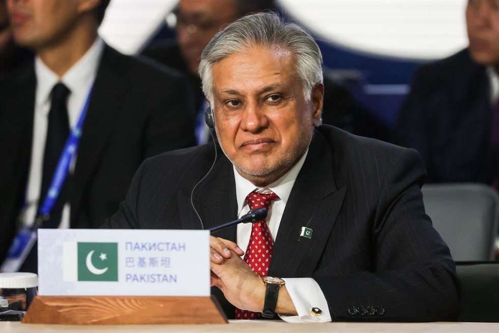 Archivo - El ministro de Exteriores de Pakistán, Ishaq Dar, durante una visita a Rusia en noviembre de 2025 (archivo)