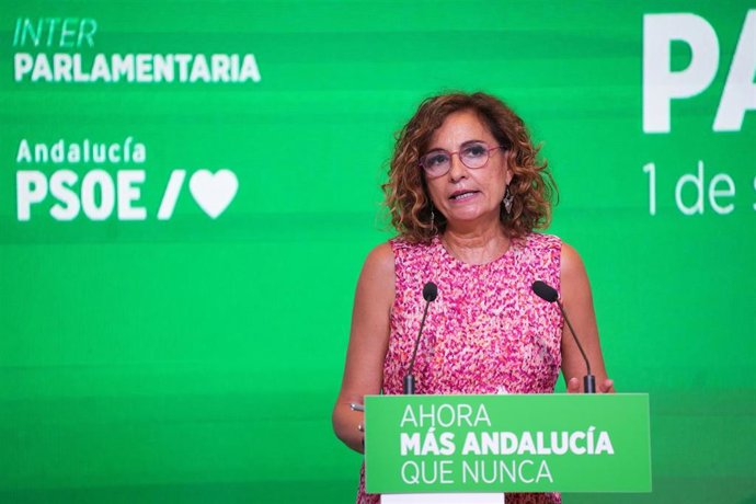 La secretaria general del PSOE-A, María Jesús Montero, durante a Interparlamentaria regional socialista junto a representantes de la Comisión Ejecutiva Regional en la sede del PSOE-A. (Foto de archivo).