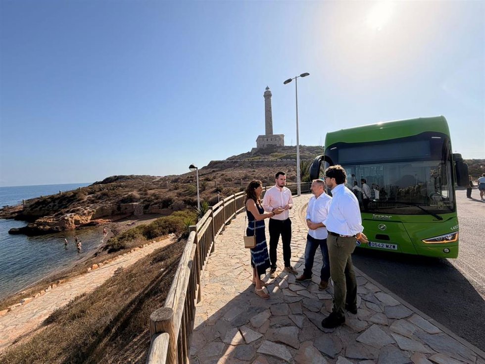 Las líneas de autobús de La Manga, en Cartagena, superan los 594.000 viajeros este verano
