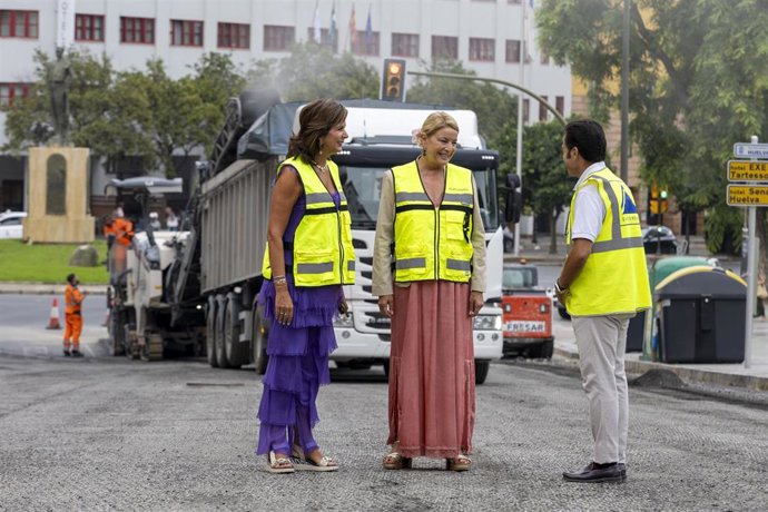 Visita a las obras de asfaltado en el barrio de San Sebastián de Huelva.