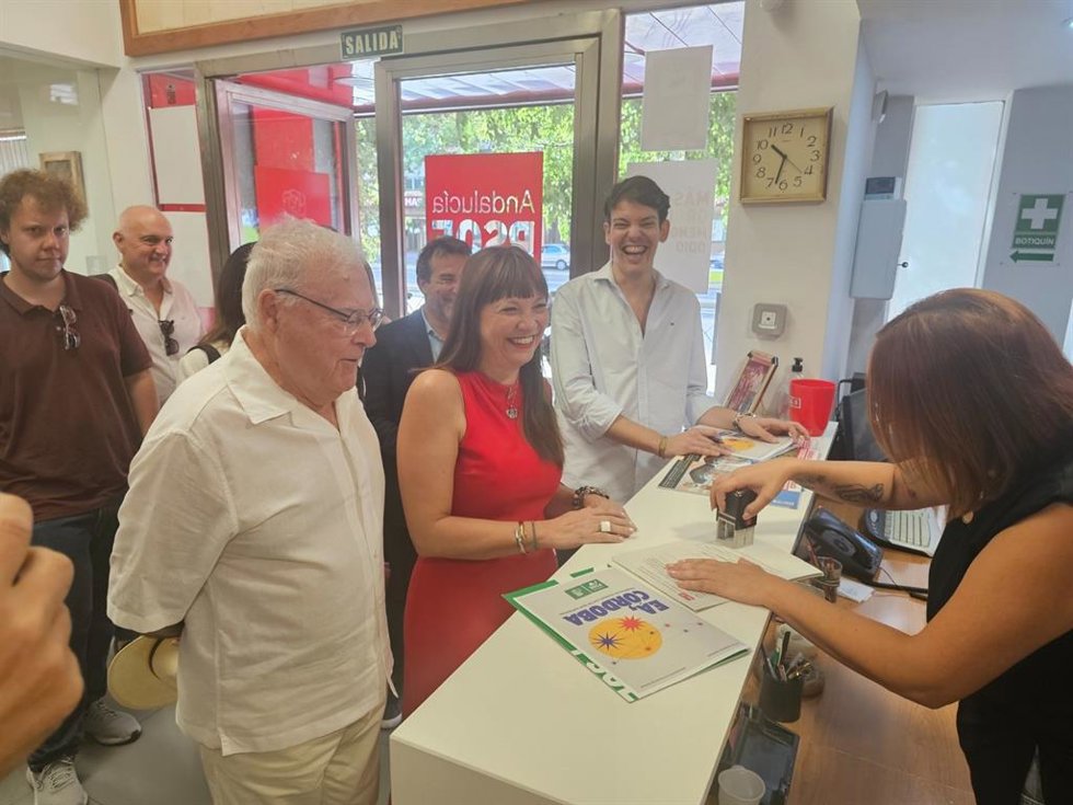La parlamentaria andaluza del PSOE Victoria Fernández presenta su candidatura a las primarias del PSOE para ser la candidata socialista a la Alcaldía de Córdoba.