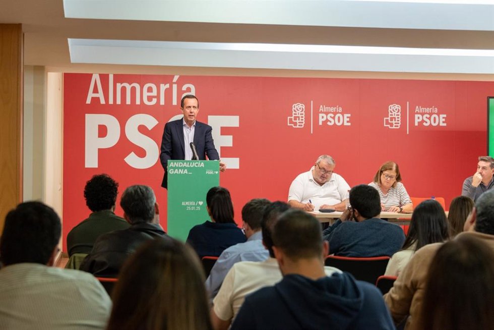 Archivo - El secretario general del PSOE de Almería, José María Martín, durante una reunión de la Comisión Ejecutiva Provincial en una imagen de archivo. 