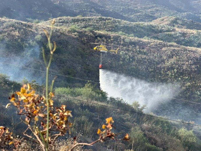 Archivo - Incendio en la zona alta del municipio de Telde