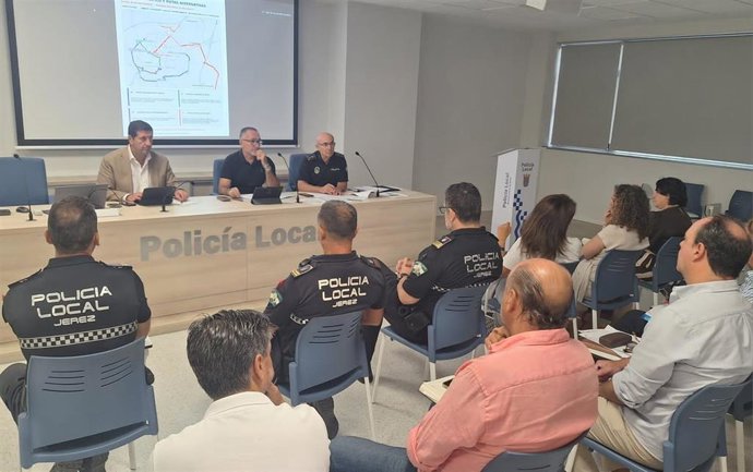 Reunión técnica de seguridad del Ayuntamiento de Jerez con motivo de la etapa de La Vuelta.