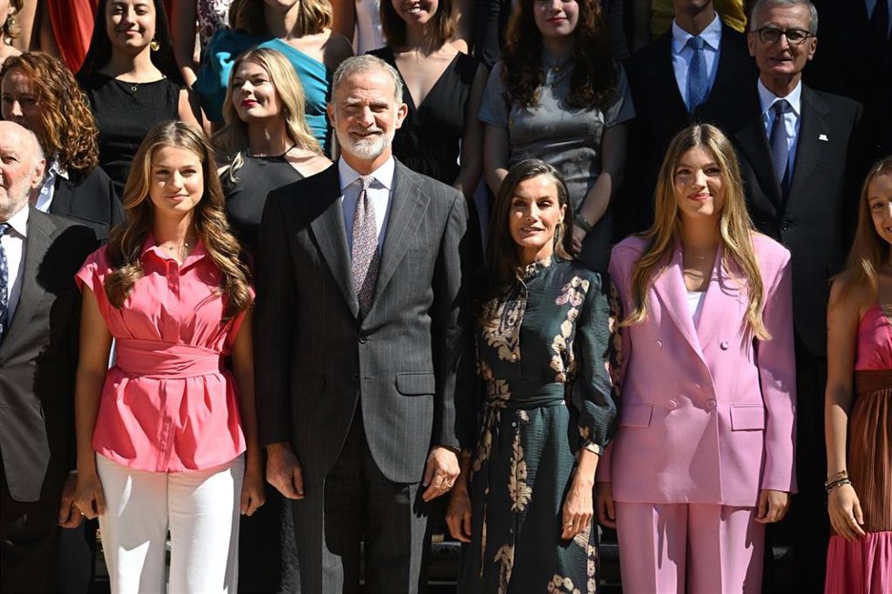 Archivo - La Princesa Leonor, el Rey Felipe VI, la Reina Letizia y la Infanta Sofía