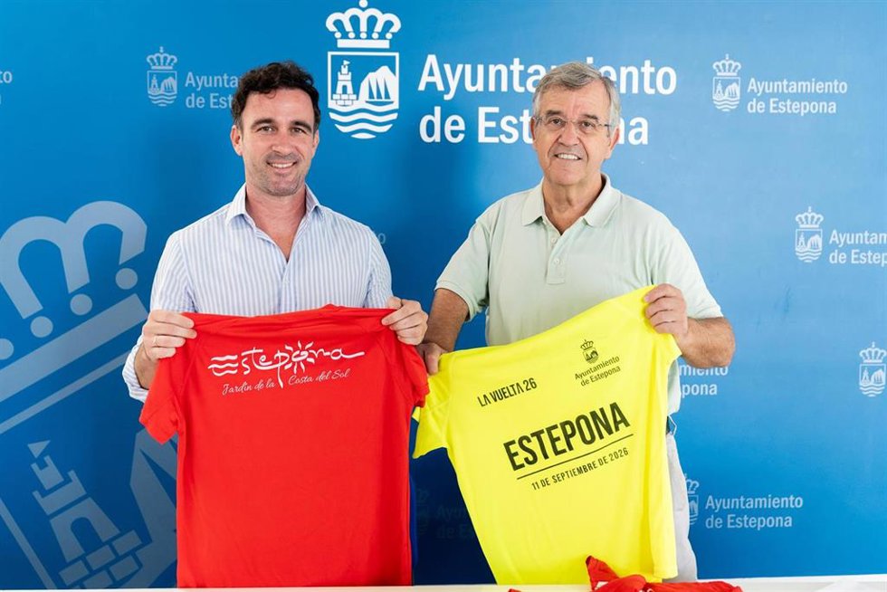 Ayuntamiento de Estepona repartirá 3.000 camisetas conmemorativas de la etapa que recorrerá la localidad en La Vuelta