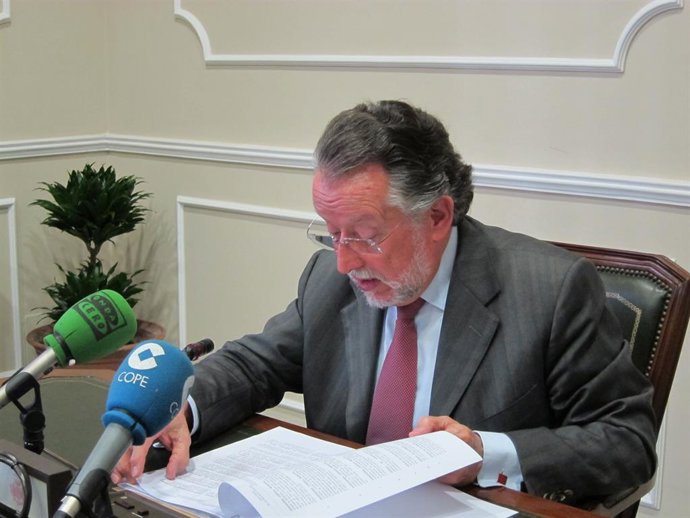 Archivo - Arxiu - L'exvicealcalde de València Alfonso Grau en imatge d'arxiu