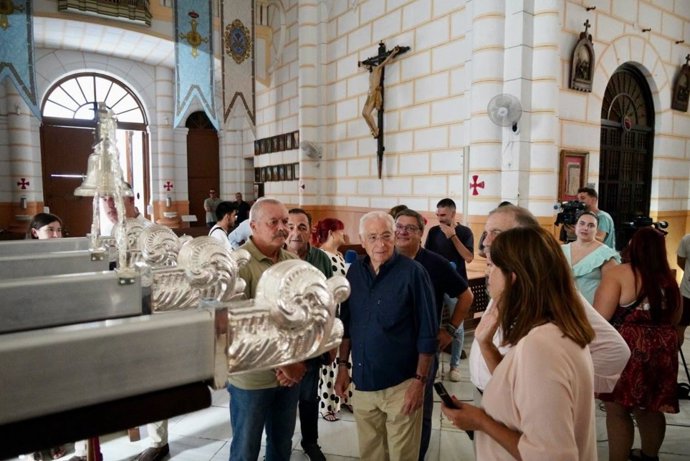 El presidente de la Ciudad Autónoma de Melilla, Juan José Imbroda, durante su visita al nuevo trono de la Virgen de la Victoria.