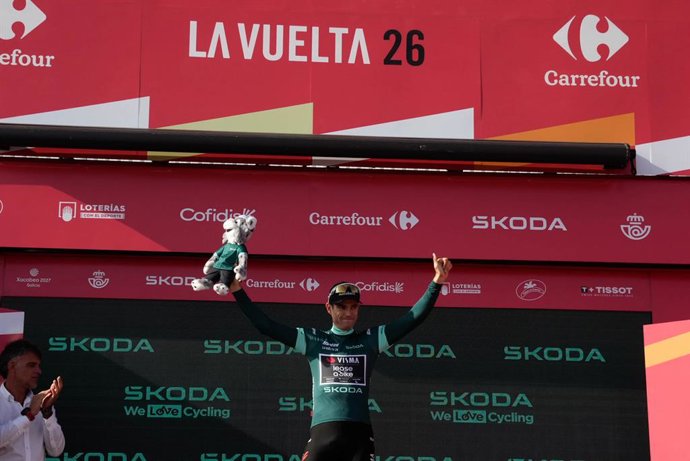 O ciclista da equipe Visma - Lease a Bike, Wout Van Aert no pódio no observatório de Calar Alto, onde hoje terminou a décima segunda etapa da Volta à Espanha de 2026, em 3 de setembro de 2026, em Gergal, Almería (Andaluzia, Espanha). A Andaluzia reci