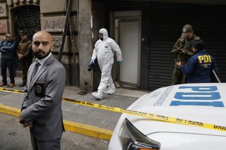 Valparaiso, 28 de julio 2025 Personal policial realiza pericias tras el robo a una sucursal del Banco Itau  Sebastian Cisternas/Aton Chile