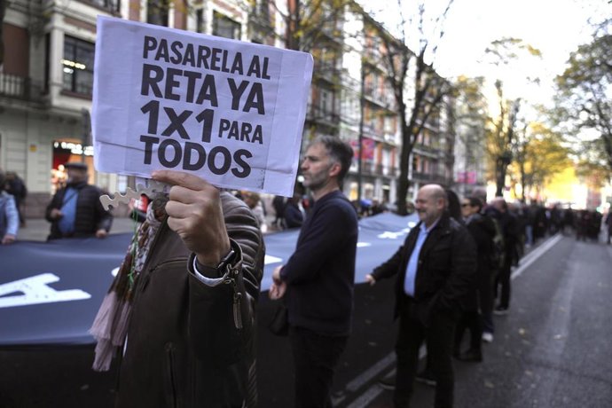 Archivo - Manifestación de mutualistas de Euskadi