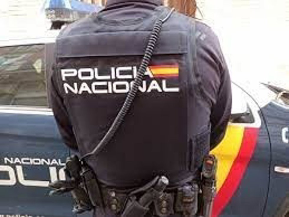 Cuatro Detenidos En Valladolid Implicados En Un Robo Con Violencia En La Plaza De Colón En Julio .