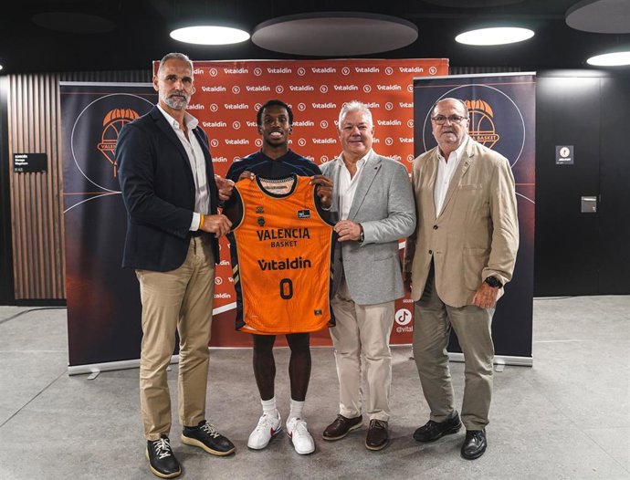 El base estadounidense TJ Shorts durante su presentación con el Valencia Basket