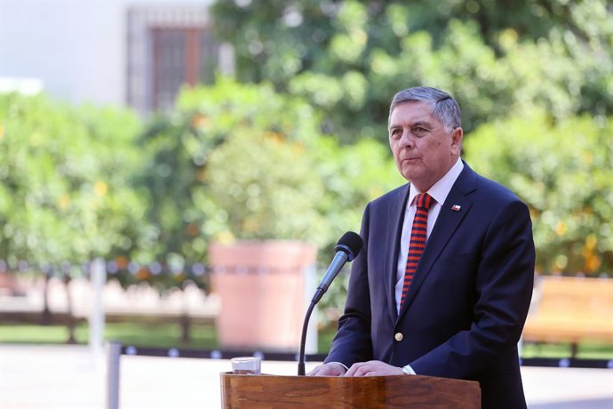 Santiago, 4 de septiembre 2026. El Biministro Claudio Alvarado realiza punto de prensa en el patio de los naranjos. Jonnathan Oyarzun/Aton Chile