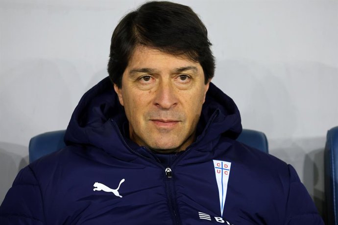 Futbol, Universidad Catolica vs Ohiggins. Fecha 21 de Liga de Primera 2026. El entrenador de Universidad Catolica Daniel Garnero es fotografiado durante el partido contra Ohiggins de la Liga de Primera disputado en el estadio Claro Arena. Santiago,