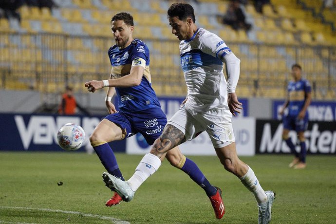Futbol, Everton vs Universidad Catolica. Copa Chile 2026. El jugador de Universidad Catolica Fernando Zampedri, derecha, convierte un gol durante el partido del Grupo B de Copa Chile realizado en el estadio Sausalito de Vina de Mar,